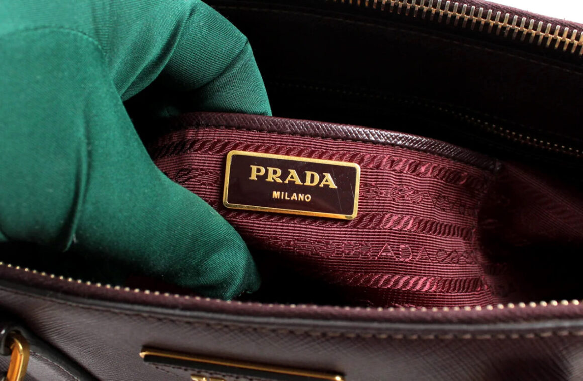 Il lusso è crisi? Prada raddoppia 2 Credits: PRADA