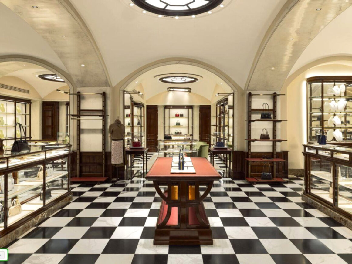 Il lusso è crisi? Prada raddoppia 4 Credits: Corriere della Sera